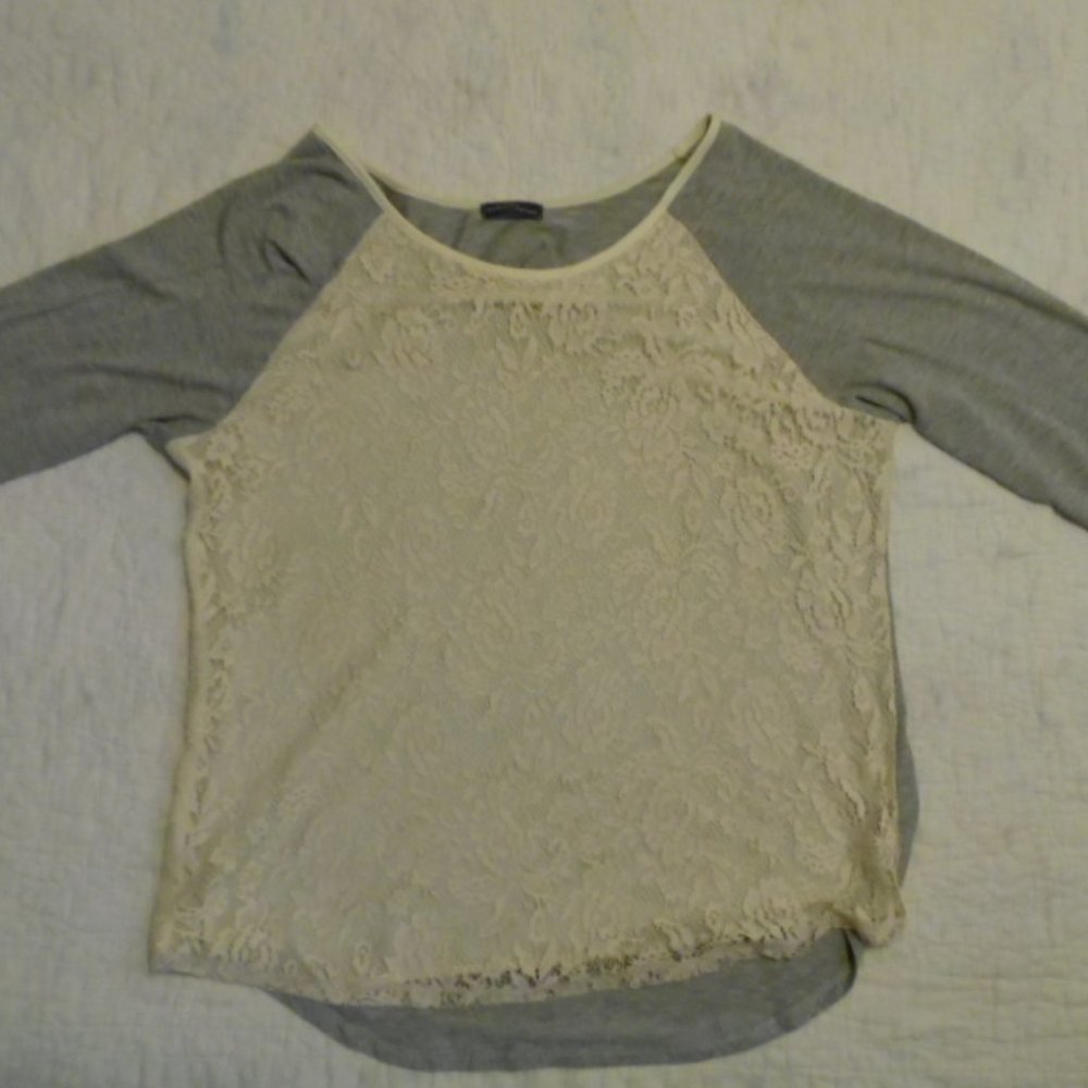 Market and Spruce Grey Top w/Lace Cover